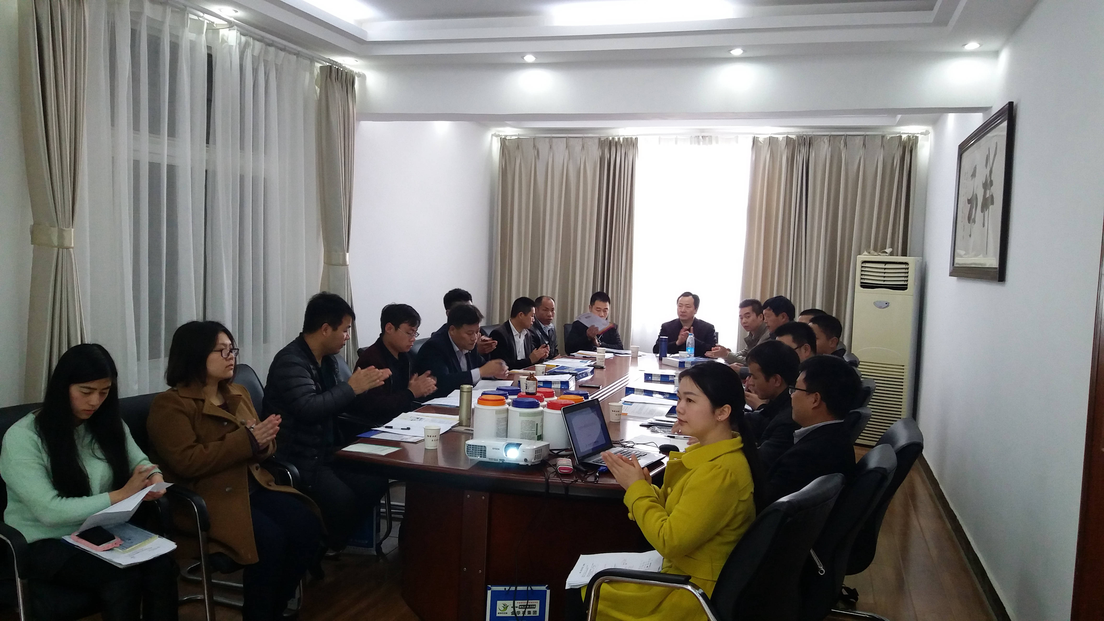 培訓(xùn)現(xiàn)場(chǎng)，大家為精彩的交流分享鼓掌叫好！